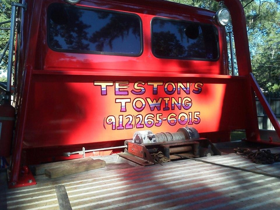 Teston's Towing Logo